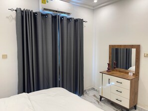 1 bedroom, iron/ironing board, WiFi, bed sheets - SK Tower - A 1 Bedroom Apartment in a unique and family-friendly space. (Accra)