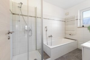 Hair dryer, towels, soap, toilet paper - DREAMLEAF apartment in nature (Burgau)