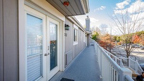 Terrace/patio - The Alpine - Central Collingwood Condo (Collingwood)