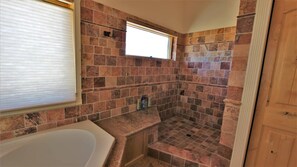 Superior House, 3 Bedrooms, Non Smoking, Lake View | Bathroom | Free toiletries, towels, soap, shampoo