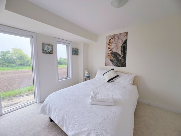 4 bedrooms, iron/ironing board, WiFi