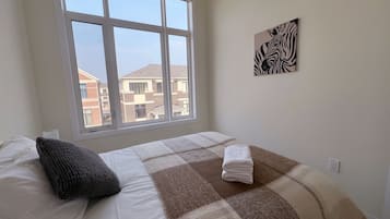 4 bedrooms, iron/ironing board, WiFi