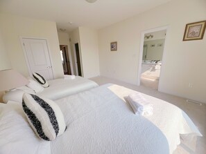 4 slaapkamers, een strijkplank/strijkijzer, wifi