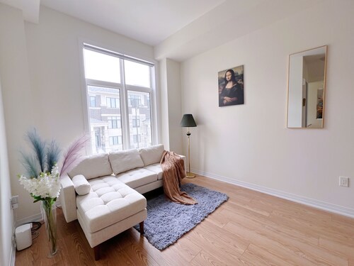Modern Family Friendly Convenient in Richmond Hill