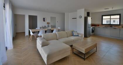 Maison Evan ( villa neuve ) spacieuse proche du centre et climatisé