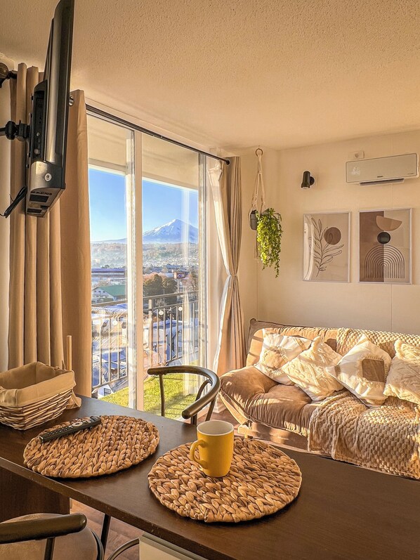 Living area - Apartment with view to the Lake and 2 Volcanoes (Villarrica)