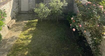 Charming 3-bedroom house in wonderful Fontainebleau Forest with WiFi