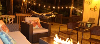 Cozy 3-bedroom cabin in enchanting Pocono Lake with AC, WiFi