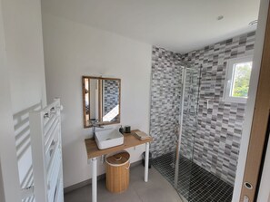 Shower, hair dryer - Quiet gîte, close to Baie de somme (3kms). Comfortable and air-conditioned (Favières)