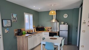 Kaffetrakter/tekoker, kjøleskap, mikrobølgeovn og ovn