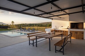 Outdoor dining - Villa Vedro nebo XL heated pool (Umljanovic)