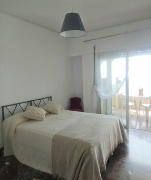 2 bedrooms, iron/ironing board, bed sheets