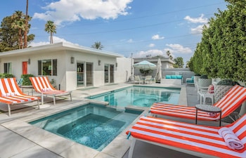 Villa L'orange Pool and Hot Tubs