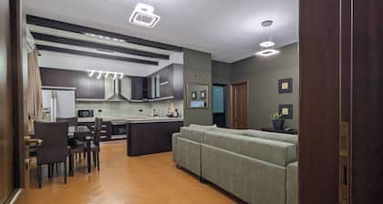 Classic Villa-spacious City Center Free Parking