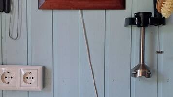 Dutxa, assecador de cabells, tovalloles i sabó