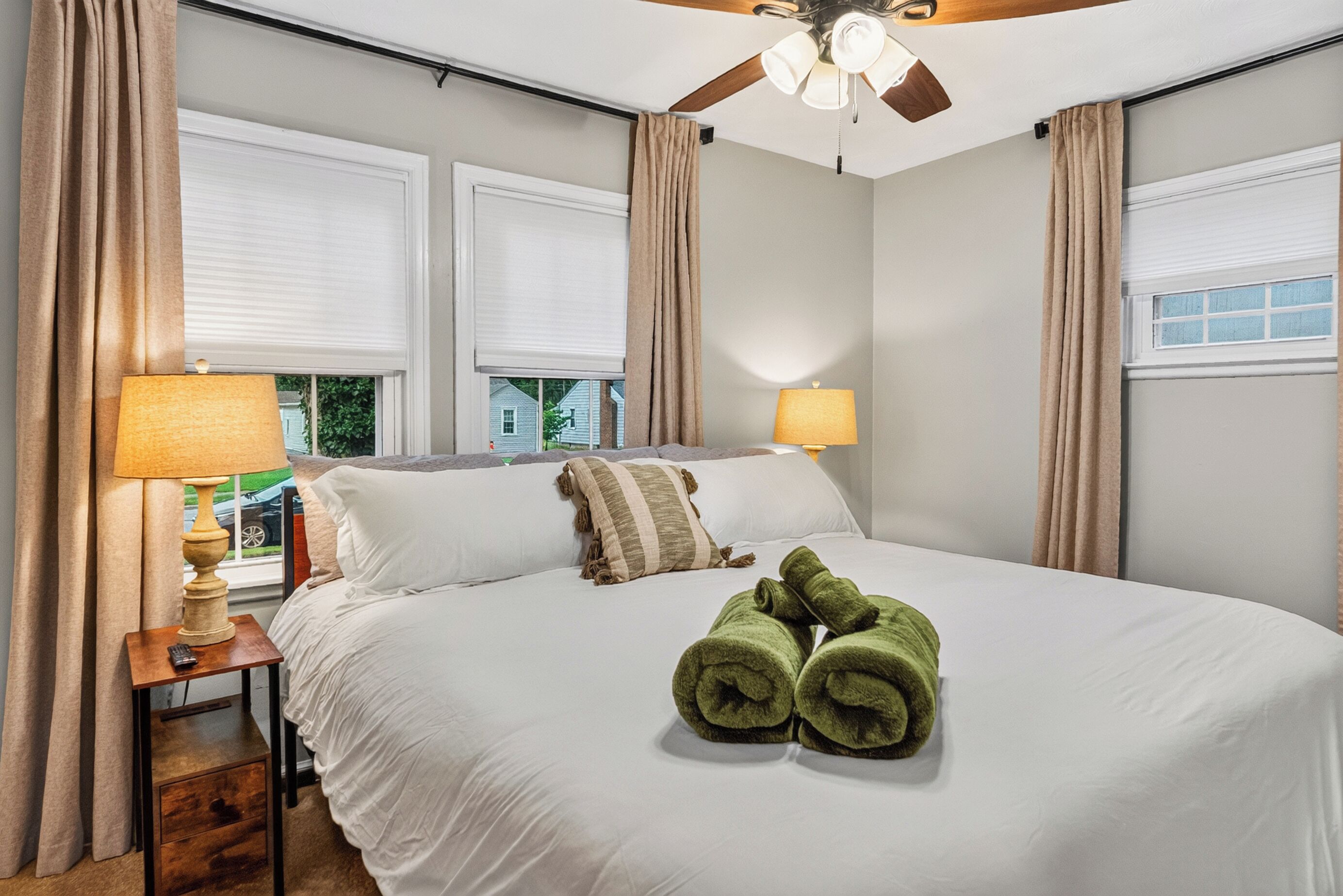 3 chambres, fer et planche à repasser, lit parapluie, Wi-Fi gratuit