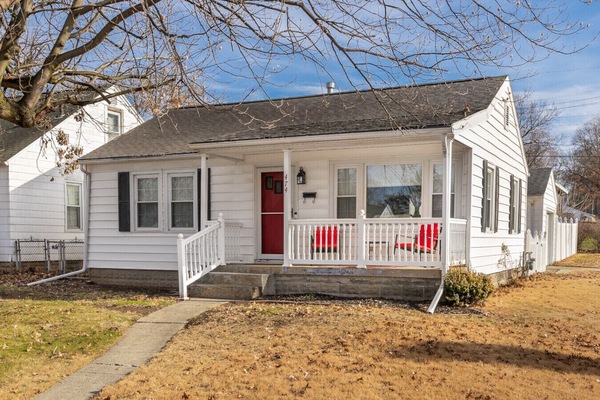 From a guest - ‘We enjoyed our stay very much..beautiful home and everything needed was provided. Great location and easy to get to and not far from restaurants.`