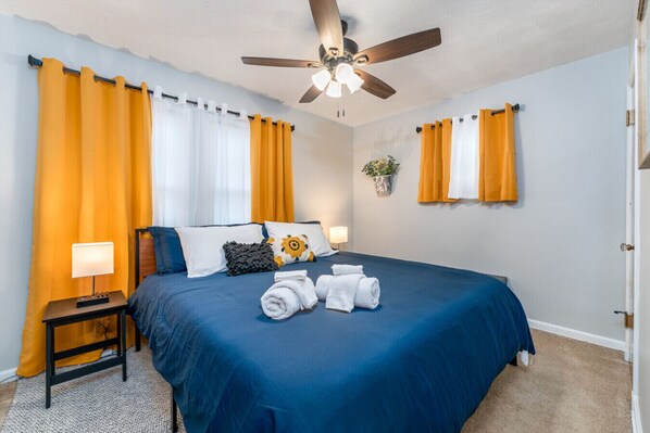 Bügeleisen/Bügelbrett, Reisekinderbett, kostenloses WLAN, Bettwäsche