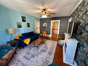 TV, fireplace - Blue Ridge Bliss - Historic Roanoke Apt Near Carilion & Downtown - Pet Friendly (Roanoke)