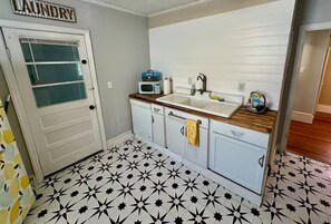 Microwave, oven, stovetop, dishwasher