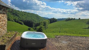 Bain à remous extérieur