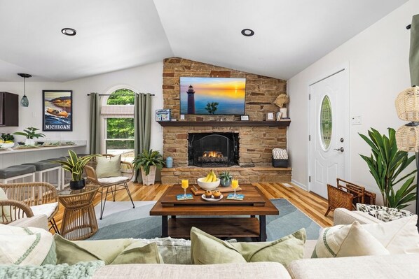 Téléviseur, foyer, jeux vidéo, table de ping-pong