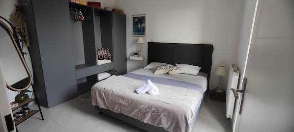 1 chambre, fer et planche Ă repasser, Wi-Fi, draps fournis