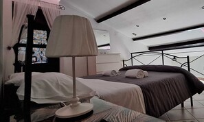 2 chambres, lit parapluie, draps fournis