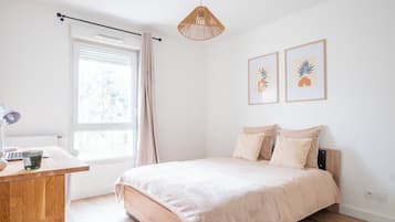 1 habitación, tabla de planchar con plancha, wifi y ropa de cama