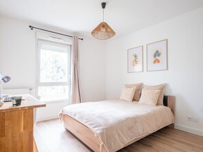 1 غرفة نوم ومكواة/لوح كي وواي فاي وملاءات أسرّة