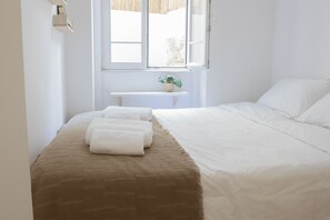 2 chambres, fer et planche à repasser, Wi-Fi, draps fournis