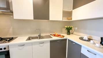 Microondas, horno y placa de cocina