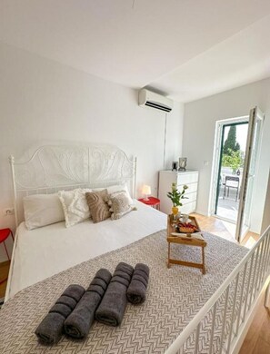 2 chambres, fer et planche à repasser, Wi-Fi, draps fournis