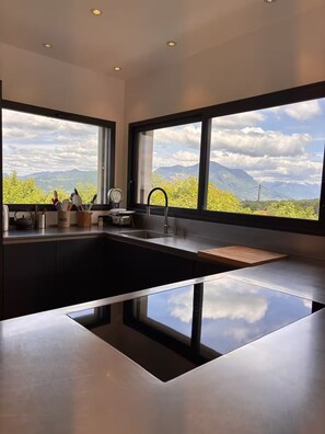 Micro-ondes, four, plaque de cuisson, lave-vaisselle