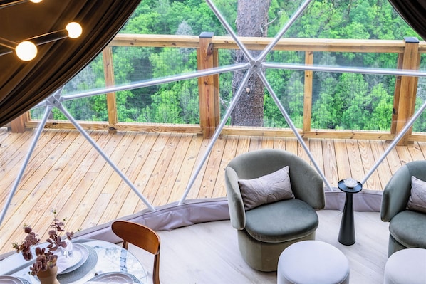 Luxury Dome, Mountain View | Living area