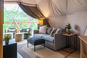 Casa de lujo en un árbol, vistas a la montaña | Zona de estar