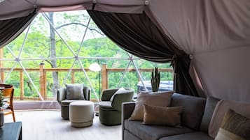 Casa na árvore superluxo, vista para a montanha | Área de estar