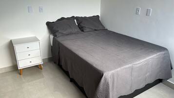 3 quartos, ferros/tábuas de passar roupa, Wi-Fi, roupa de cama