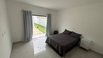 3 habitaciones, tabla de planchar con plancha, wifi y ropa de cama