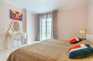 1 bedroom, iron/ironing board, WiFi