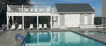 Cedar Lodge Room-Private Balcony Close to Weirs!