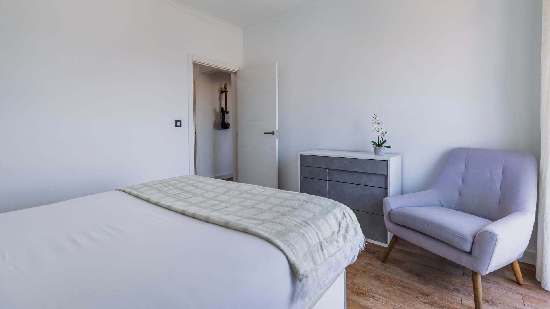 3 habitaciones, tabla de planchar con plancha y wifi gratis 
