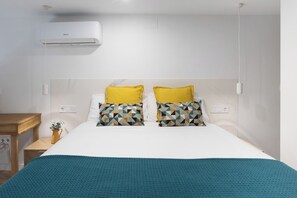 1 bedroom, desk, iron/ironing board, free WiFi