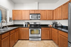 Micro-ondes, four, plaque de cuisson, lave-vaisselle