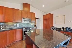 Estúdio, varanda, vista para o jardim (Casita 44463 ) | Cozinha privada | Geladeira, micro-ondas, fogão, cooktop