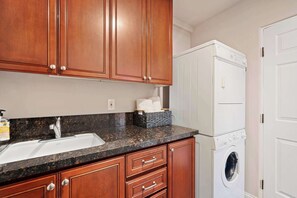 スタジオ パティオ ガーデンビュー (Casita 44463 ) | 内装