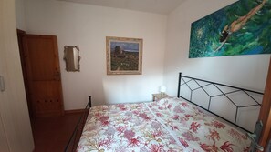 1 chambre, fer et planche à repasser, Wi-Fi gratuit, draps fournis
