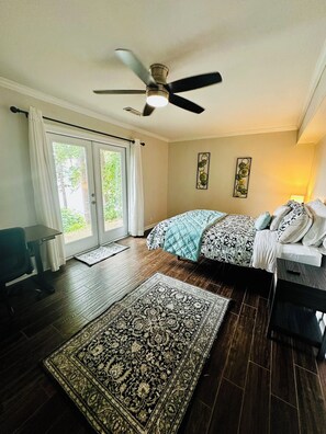 3 bedrooms, desk, iron/ironing board, free WiFi