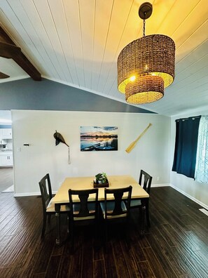Dining - Tranquil 3 Bed / 2.5 Bath Lake House – Relax, Unwind & Enjoy (Hot Springs)