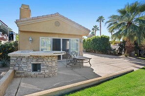 Outdoor dining - Casita 44471 Onsite Pool! (Coachella)